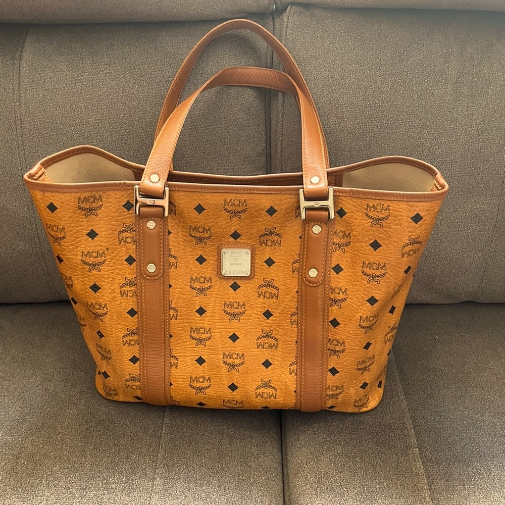 Authentic MCM bag.Super clean the inside.